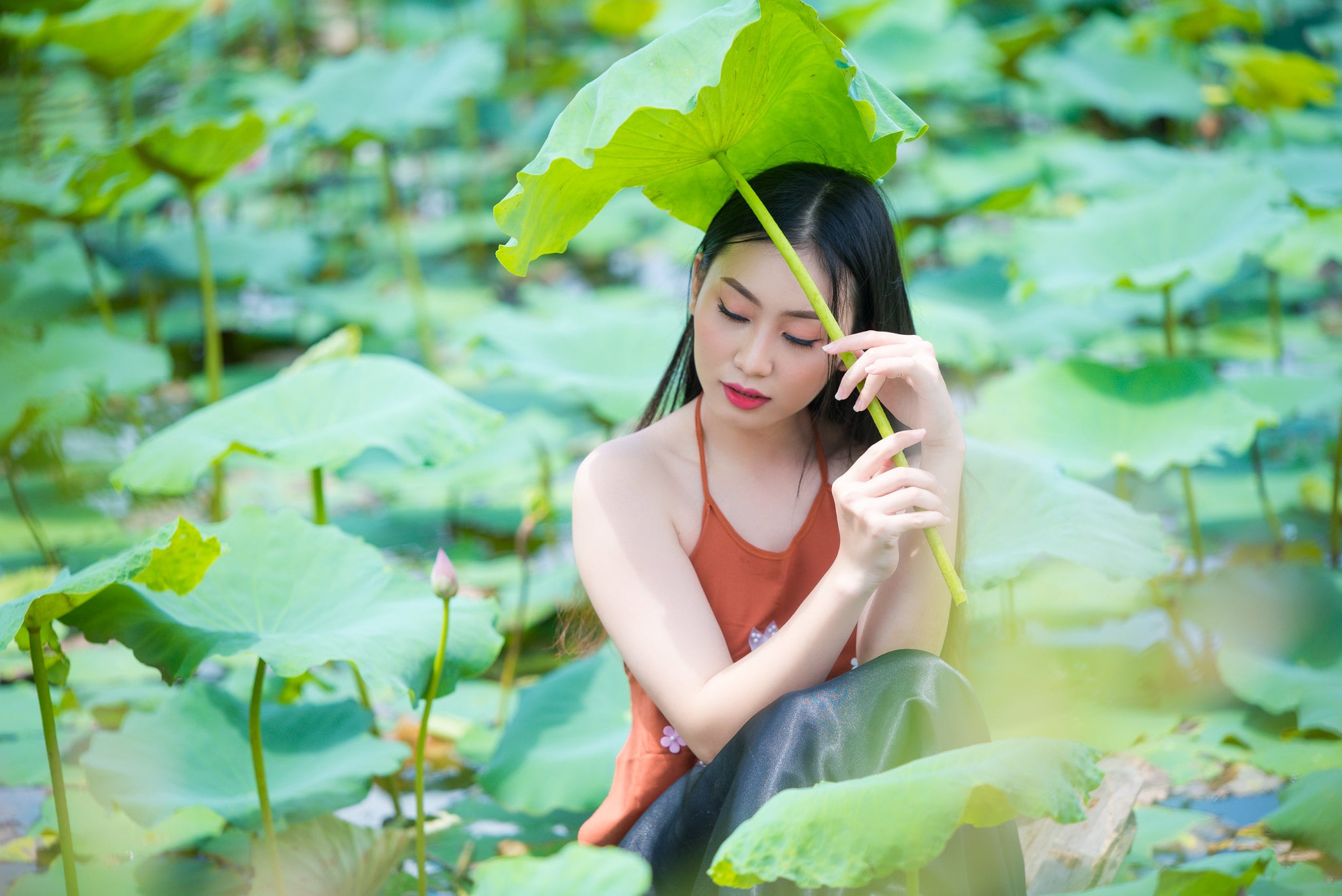 Cách tạo dáng chụp sen đẹp