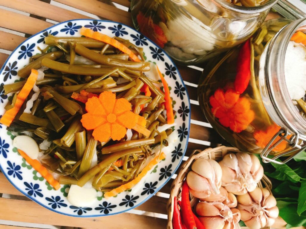 Cách làm dưa chua rau muống giòn ngon