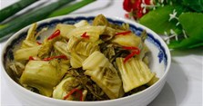 Hướng dẫn cách muối dưa cải bẹ xanh ngon, vàng giòn tại nhà