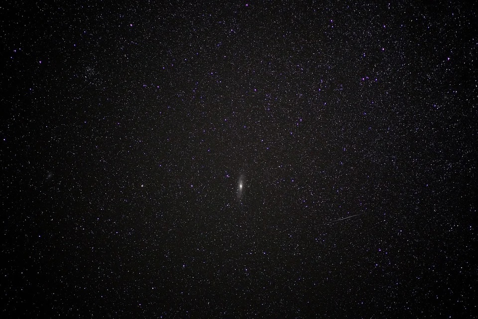 Các mẫu background đen đẹp, sang trọng