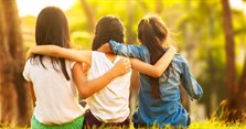 Những câu châm ngôn, danh ngôn về tình bạn bè hay, chất ngắn gọn