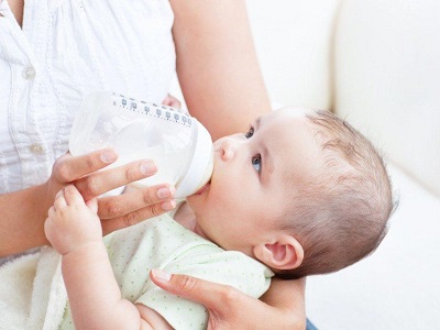 Cách cai sữa cho bé không khóc hiệu quả bằng mẹo