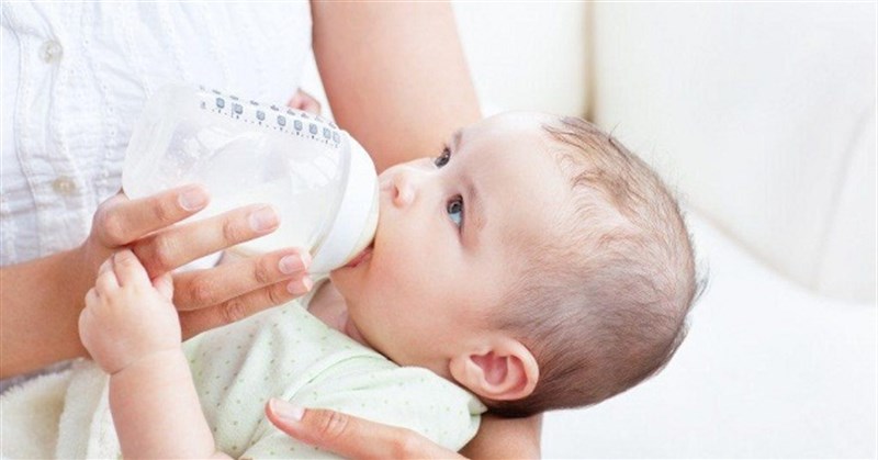 Cách cai sữa cho bé không khóc hiệu quả bằng mẹo