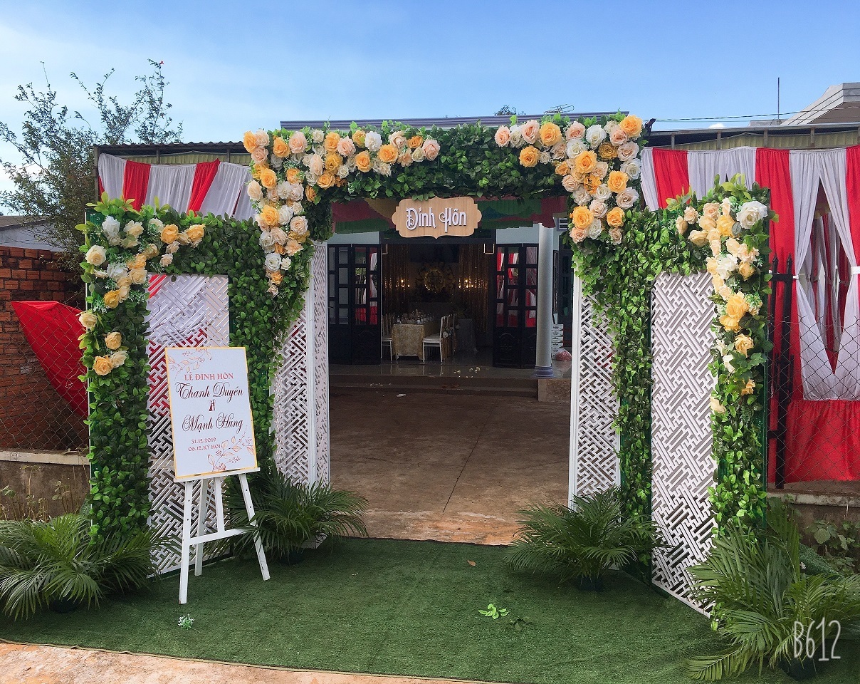 Mẫu cổng hoa đám cưới sang trọng 