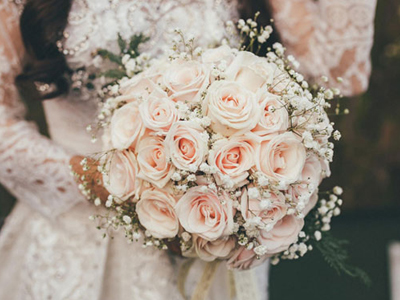 Các mẫu hoa cưới cầm tay cô dâu đơn giản, đẹp nhất 2024