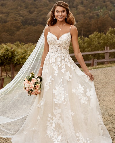 Hình ảnh cô dâu mặc váy cưới đẹp, lấp lánh Hình ảnh cô dâu mặc váy cưới đẹp, lấp lánh