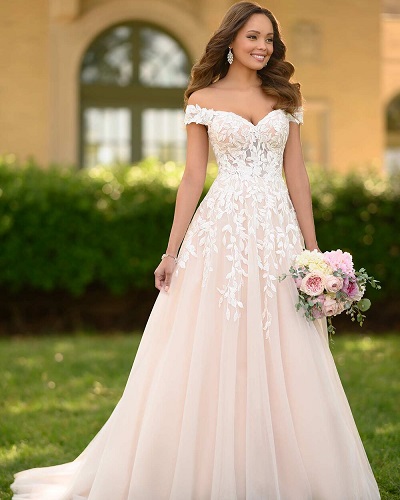 Hình ảnh cô dâu mặc váy cưới đẹp, lấp lánh Hình ảnh cô dâu mặc váy cưới đẹp, lấp lánh