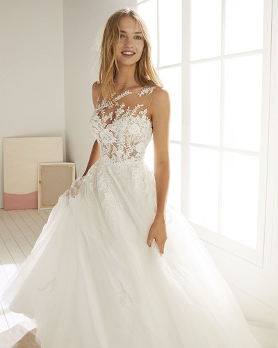 Hình ảnh cô dâu mặc váy cưới đẹp, lấp lánh Hình ảnh cô dâu mặc váy cưới đẹp, lấp lánh