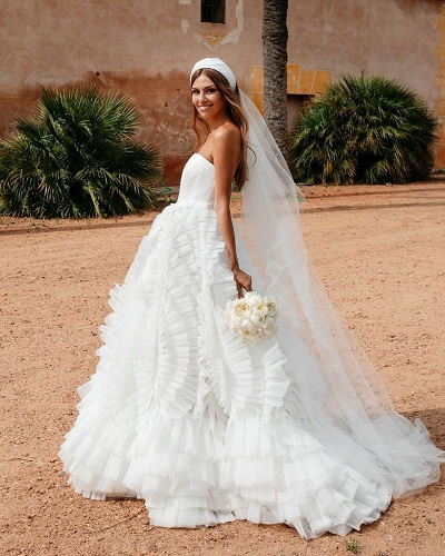 Những mẫu váy cưới công chúa đẹp lung linh, lấp lánh, sang trọng Những mẫu váy cưới công chúa đẹp lung linh, lấp lánh, sang trọng