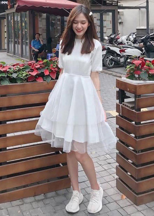 Đầm đi đám cưới đơn giản, tinh tế Đầm đi đám cưới đơn giản, tinh tế