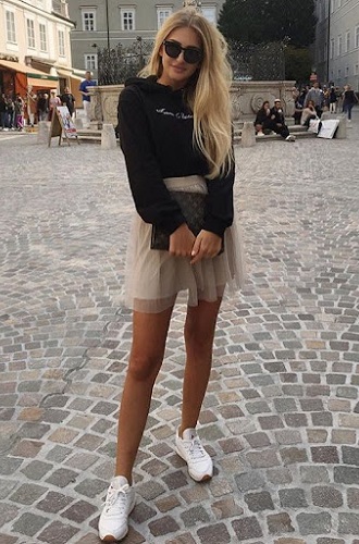 Cách phối đồ với áo hoodie cho nữ Cách phối đồ với áo hoodie cho nữ