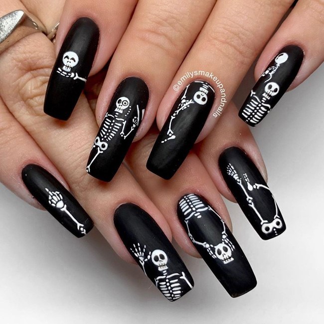 Mẫu nail Halloween đẹp "ma mị"