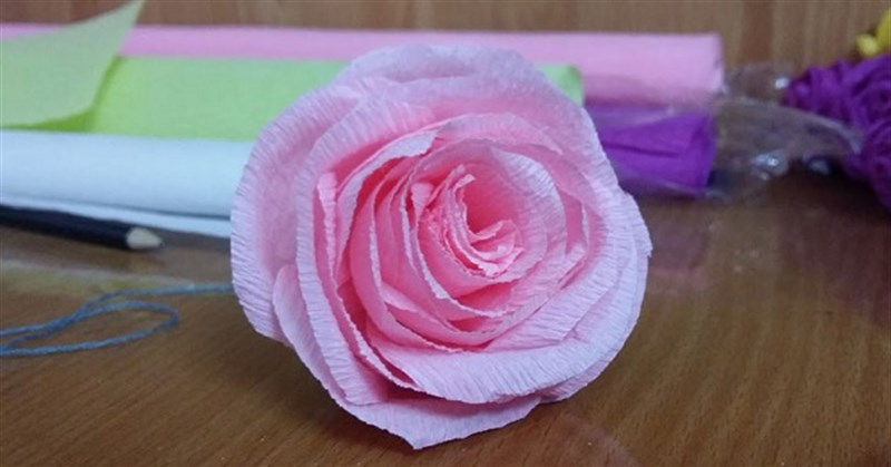 Cách làm hoa hồng bằng giấy nhún đơn giản mà cực kỳ đẹp