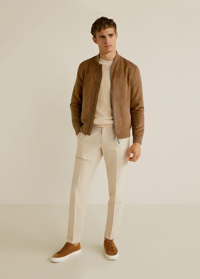 Áo nâu kết hợp với quần màu trắng Áo nâu kết hợp với quần màu trắng