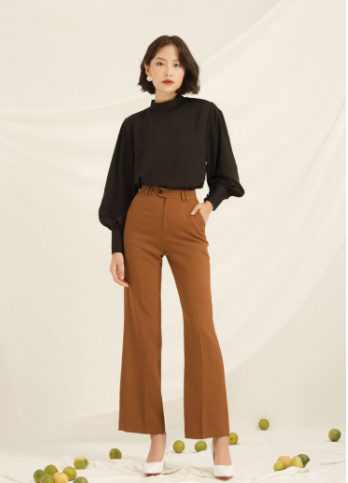 Quần nâu kết hợp với áo đen, đóng thùng Quần nâu kết hợp với áo đen, đóng thùng