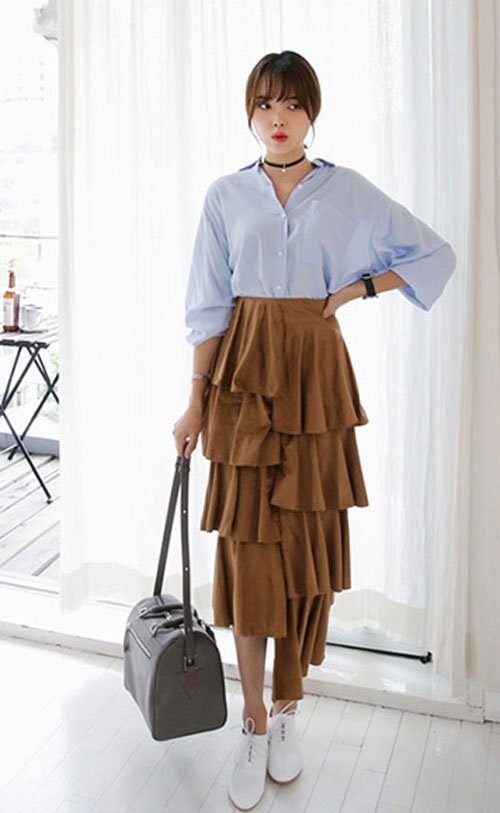 Cách phối đồ với chân váy dài qua gối Cách phối đồ với chân váy dài qua gối