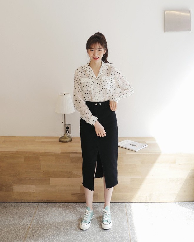 Cách phối đồ với chân váy dài qua gối Cách phối đồ với chân váy dài qua gối