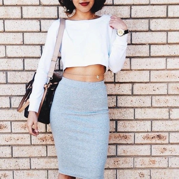 Cách phối đồ với chân váy dài qua gối Cách phối đồ với chân váy dài qua gối