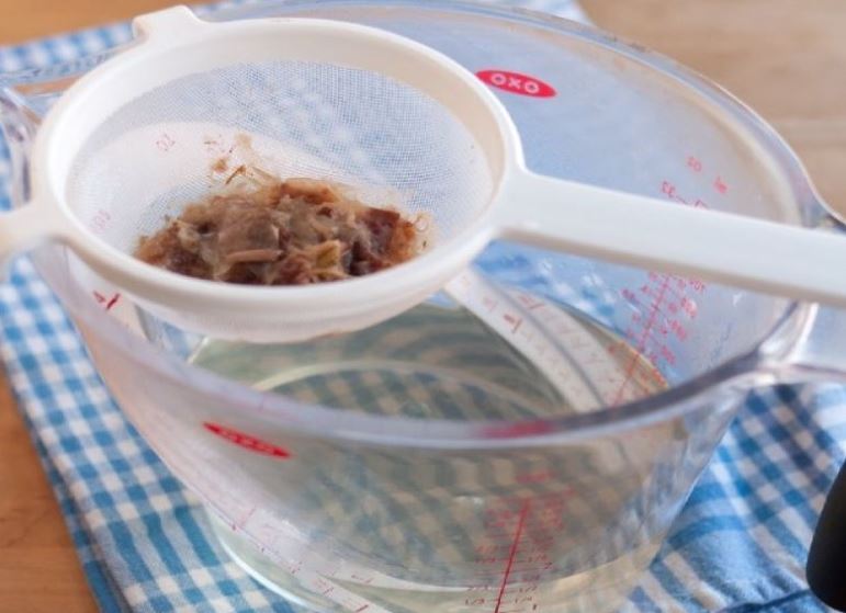 Cách nấu nước dashi rong biển khô và cá