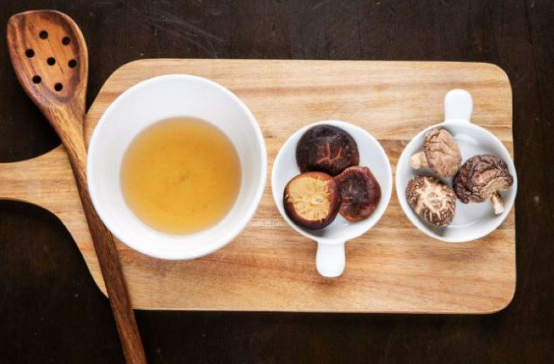 Cách nấu nước dashi nấm hương