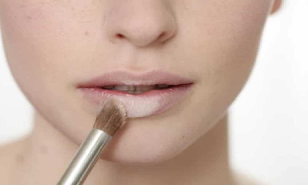 Che khuyết điểm cho môi Che khuyết điểm cho môi