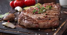 Cách ướp thịt bò bít tết ngon mềm nhất