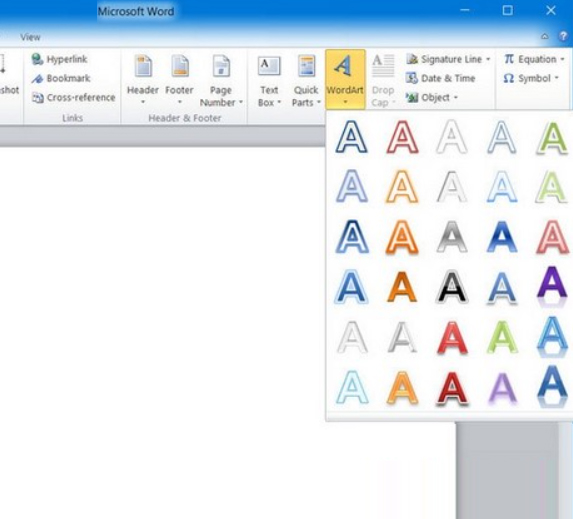Nhấn tab Insert -> Chọn WordArt