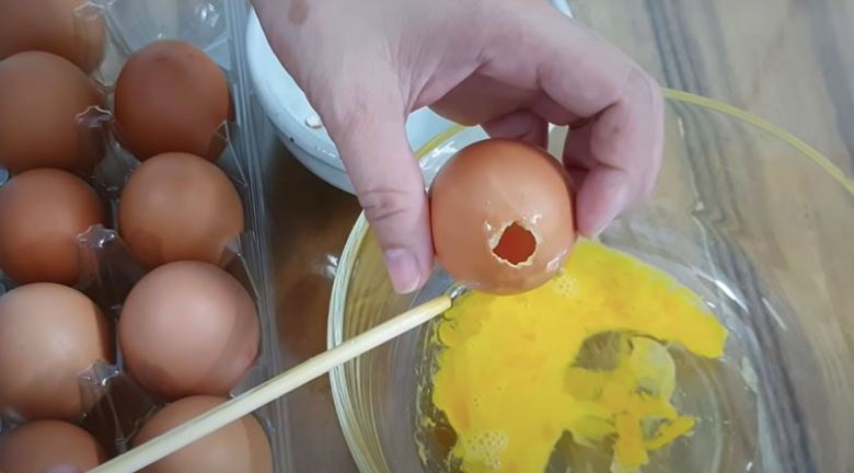 Cách làm trứng gà nướng không bị dính vỏ