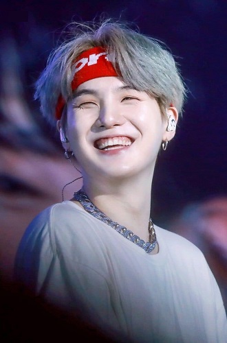 Ảnh Suga cười