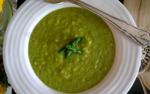 Cháo thịt bò với rau mồng tơi