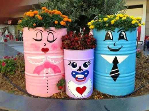 Làm chậu cây từ chai nhựa