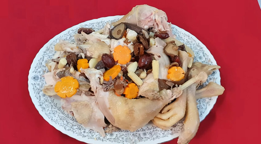 Cách nấu gà tiềm hạt sen ngũ vị