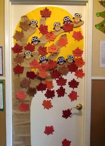 Cách trang trí cửa kính lớp mầm non