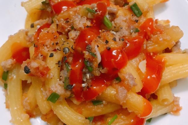 Cách làm nui xào thịt băm sốt cà chua ngon đơn giản