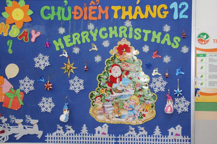Trang trí bảng lớp Noel bằng giấy phồng Trang trí bảng lớp Noel bằng giấy phồng