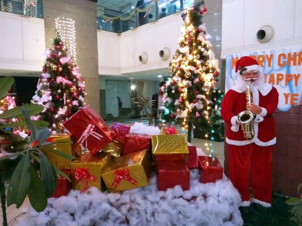 Mẫu trang trí Noel văn phòng làm việc công ty đẹp nhất