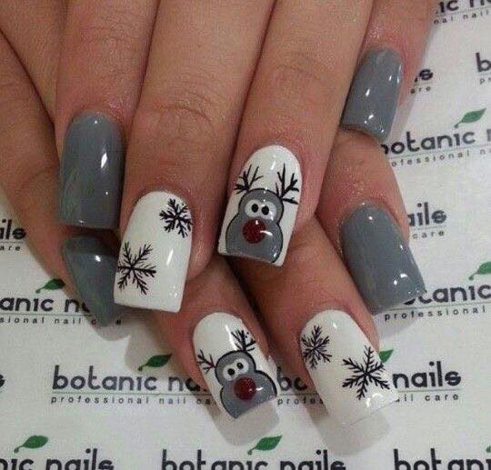 Mẫu nail chú tuần lộc Mẫu nail chú tuần lộc