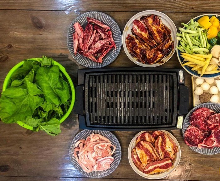 Chuẩn bị dụng cụ làm món lẩu nướng