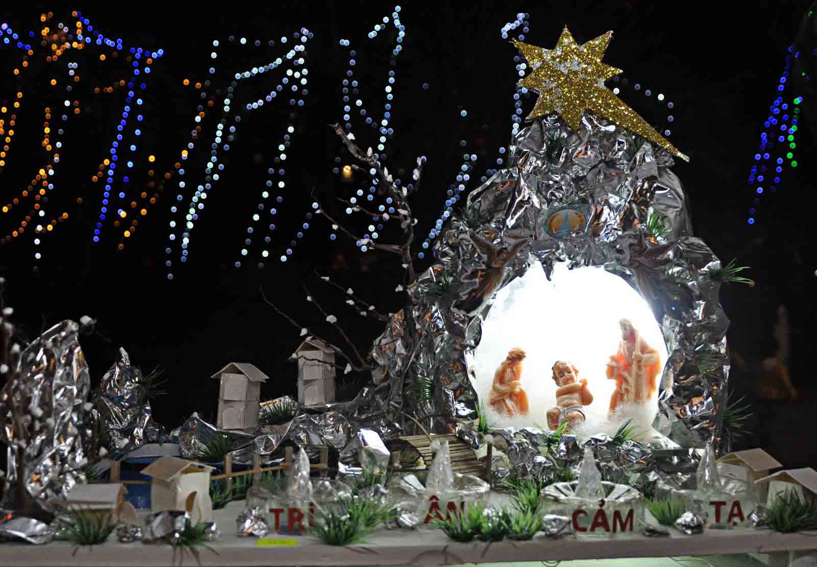 Hang đá Giáng Sinh độc đáo Hang đá Giáng Sinh độc đáo