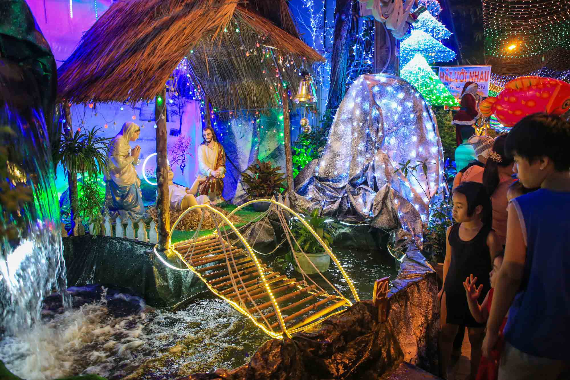 Hang đá Giáng Sinh độc đáo Hang đá Giáng Sinh độc đáo