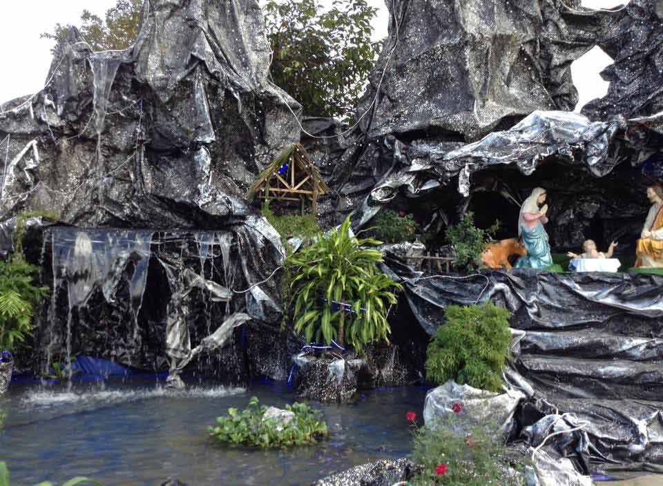 Hang đá có thác nước đẹp Hang đá có thác nước đẹp