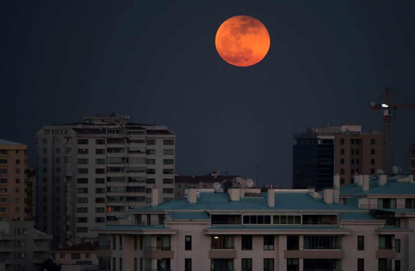 Hôm nay có nguyệt thực không? Nguyệt thực hôm nay lúc mấy giờ? Hôm nay có nguyệt thực không? Nguyệt thực hôm nay lúc mấy giờ?