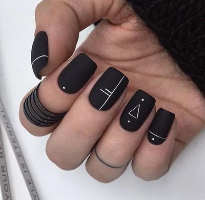Mẫu nail đơn giản sang trọng