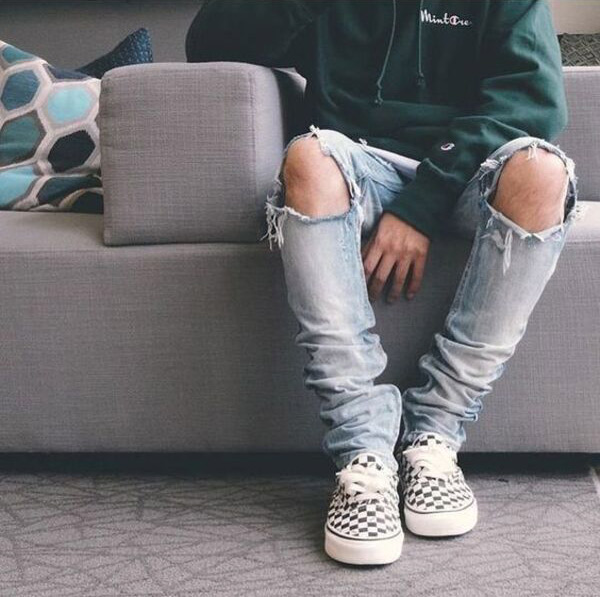Áo hoodie + quần bò + giày thể thao Áo hoodie + quần bò + giày thể thao
