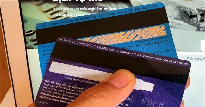 Thẻ từ ATM là gì? Tại sao cần đổi thẻ từ sang thẻ gắn chip?