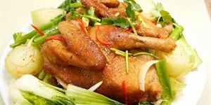 5 cách làm gà hấp muối da giòn ngon tại nhà