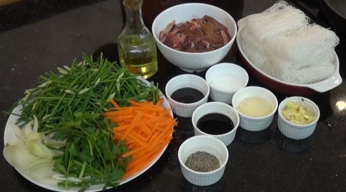 Cách làm miến xào lòng gà