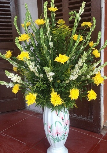 Các kiểu cắm hoa bàn thờ đẹp nhất cho ngày lễ Tết Các kiểu cắm hoa bàn thờ đẹp nhất cho ngày lễ Tết