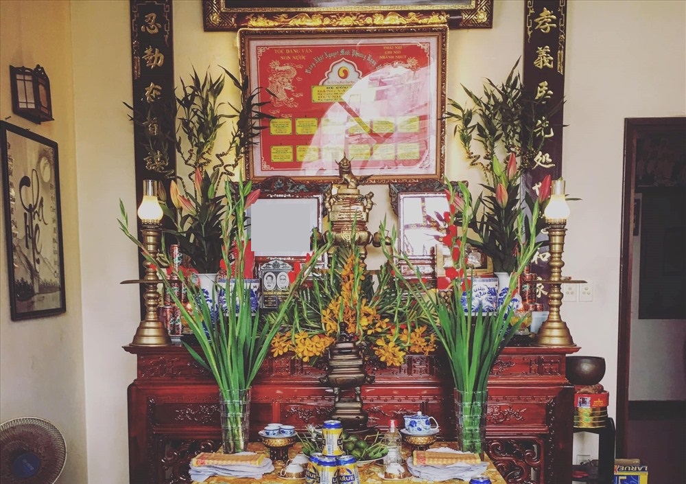 Các kiểu cắm hoa bàn thờ đẹp nhất cho ngày lễ Tết Các kiểu cắm hoa bàn thờ đẹp nhất cho ngày lễ Tết