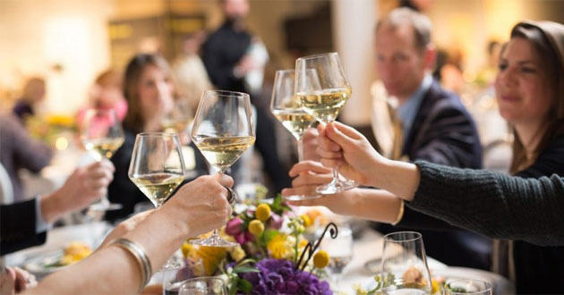 Vì sao tiệc công ty cuối năm cần tổ chức trò chơi tất niên?